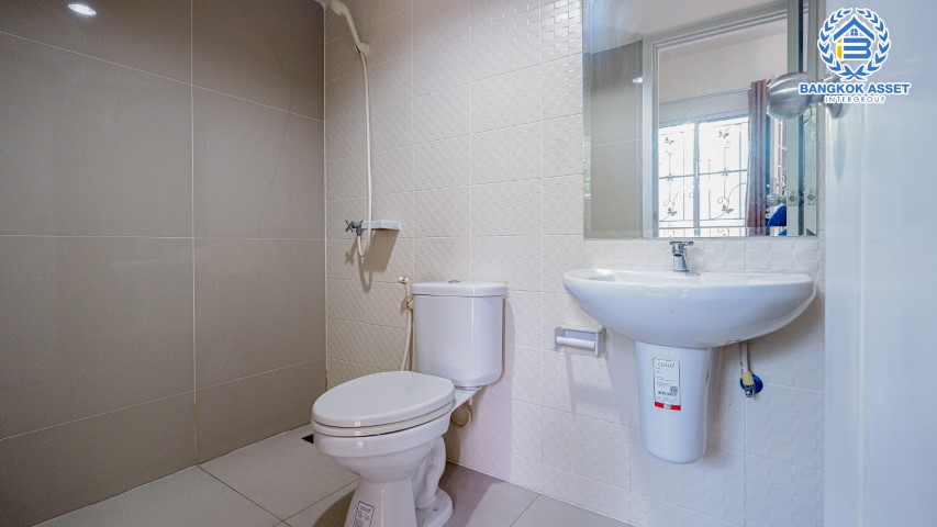 ทาวน์เฮ้าส์มือสองย่านนนทบุรี ม.พฤกษาวิลล์69 กาญจนาฯ-ลาดปลาดุก เนื้อที่ 18.3 ตร.ว. ฟังก์ชัน 3 ห้องนอน 2 ห้องน้ำ 1 ที่จอดรถ บนทำเลเยี่ยม โครงการน่าอยู่ เชื่อมต่อถ.กาญจนาภิเษก และอีกหลายเส้นทาง แถมยังใกล้รถไฟฟ้าสายสีม่วง "สถานีคลองบางไผ่" จองด่วน!...